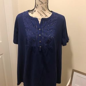 Woman within tee. size 14/16 M